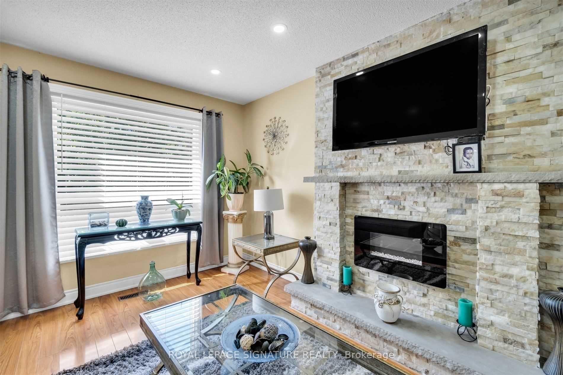 Photo 14 of 16 Hyatt Drive, Brampton, Northwood Park — HOMEH