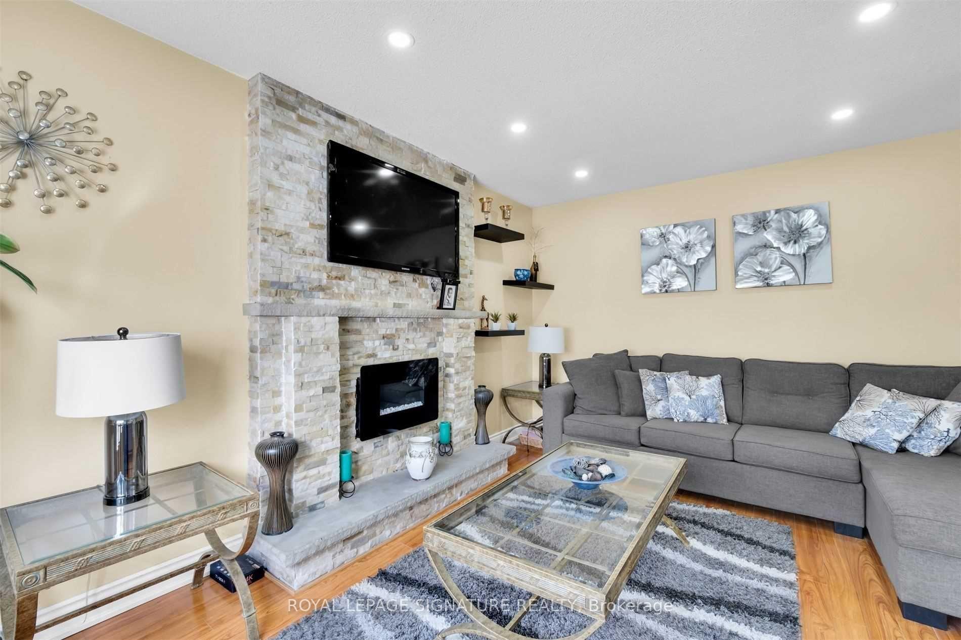 Photo 15 of 16 Hyatt Drive, Brampton, Northwood Park — HOMEH