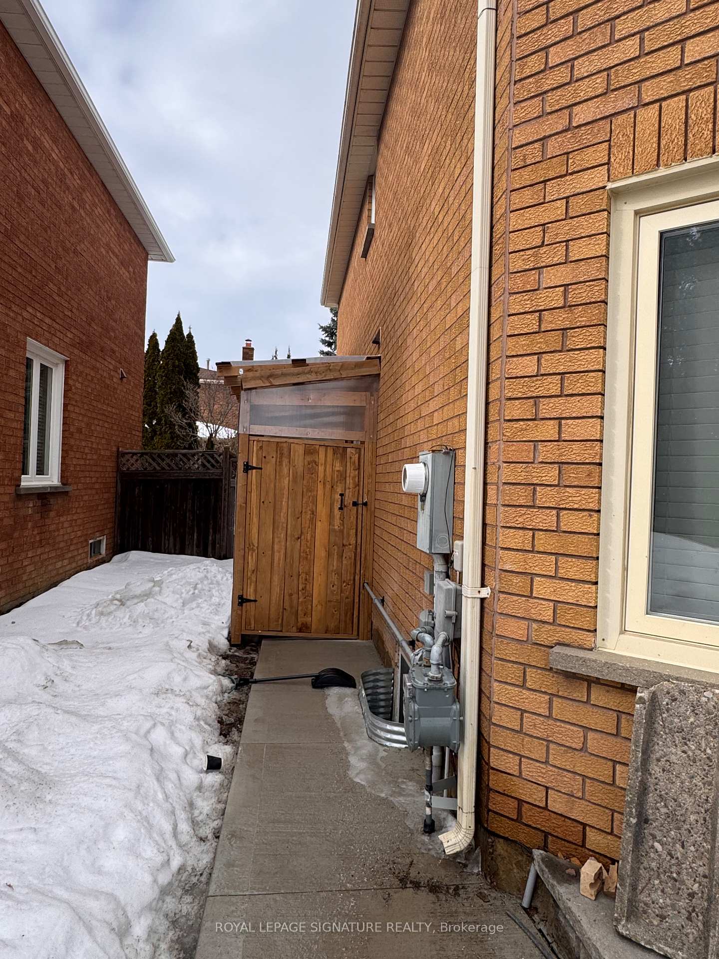 Photo 32 of 16 Hyatt Drive, Brampton, Northwood Park — HOMEH