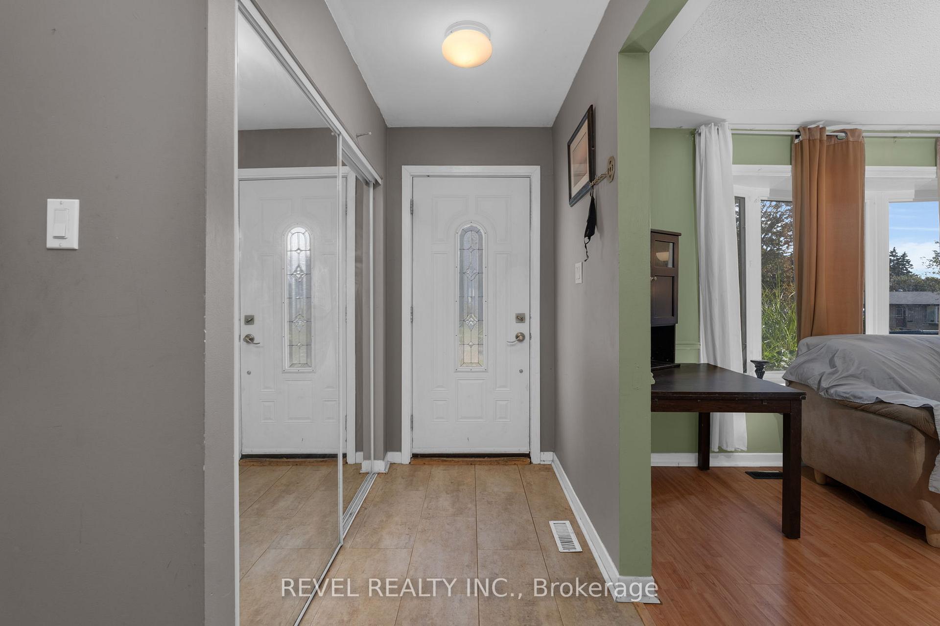 Photo 5 of 290 Pine Drive, Barrie, Bayshore — HOMEH