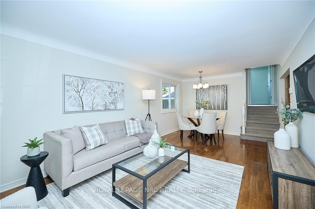 Photo 4 of 15 Highcourt Crescent, St. Catharines, Vine/Linwell — HOMEH