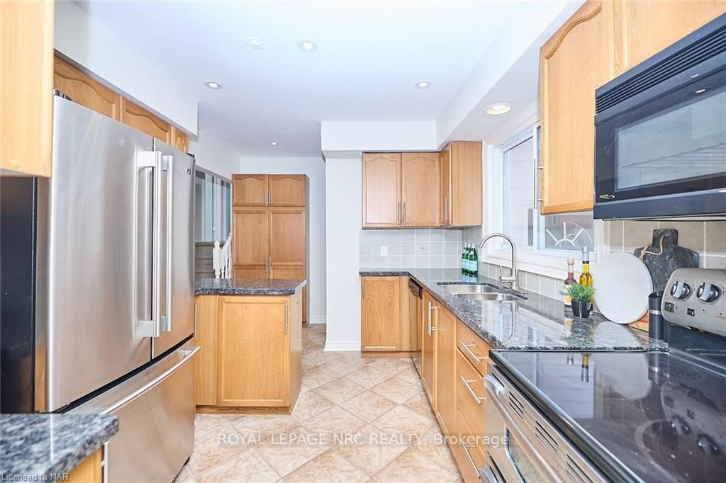 Photo 8 of 15 Highcourt Crescent, St. Catharines, Vine/Linwell — HOMEH