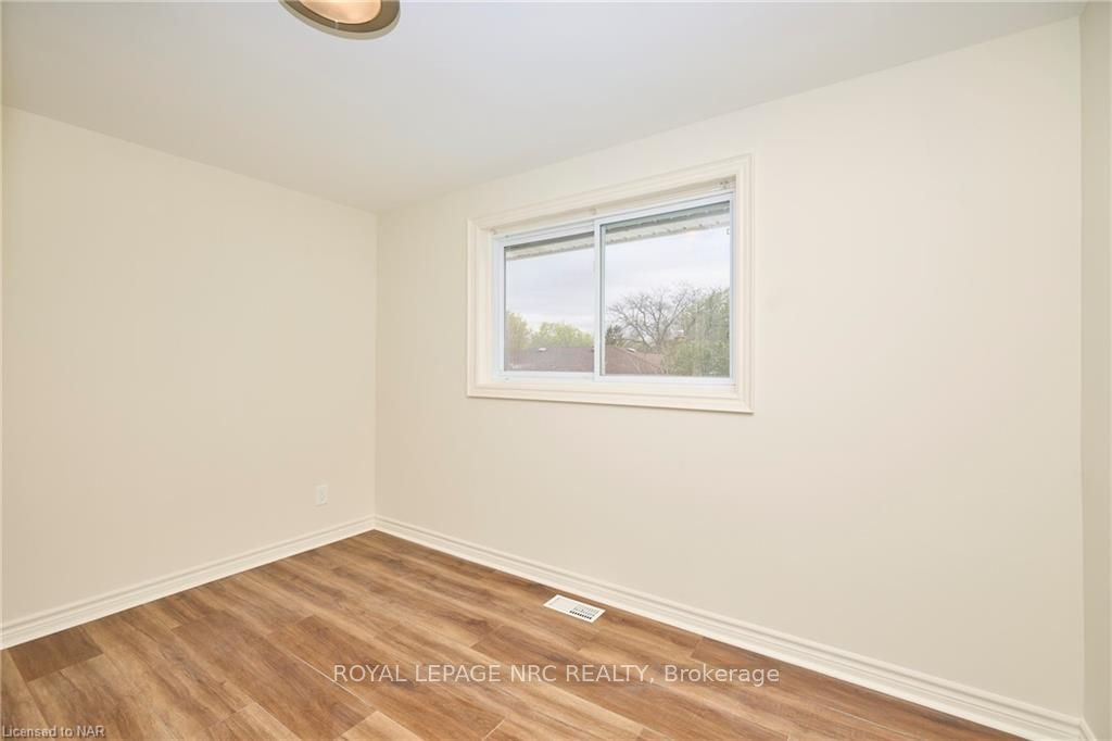 Photo 15 of 15 Highcourt Crescent, St. Catharines, Vine/Linwell — HOMEH