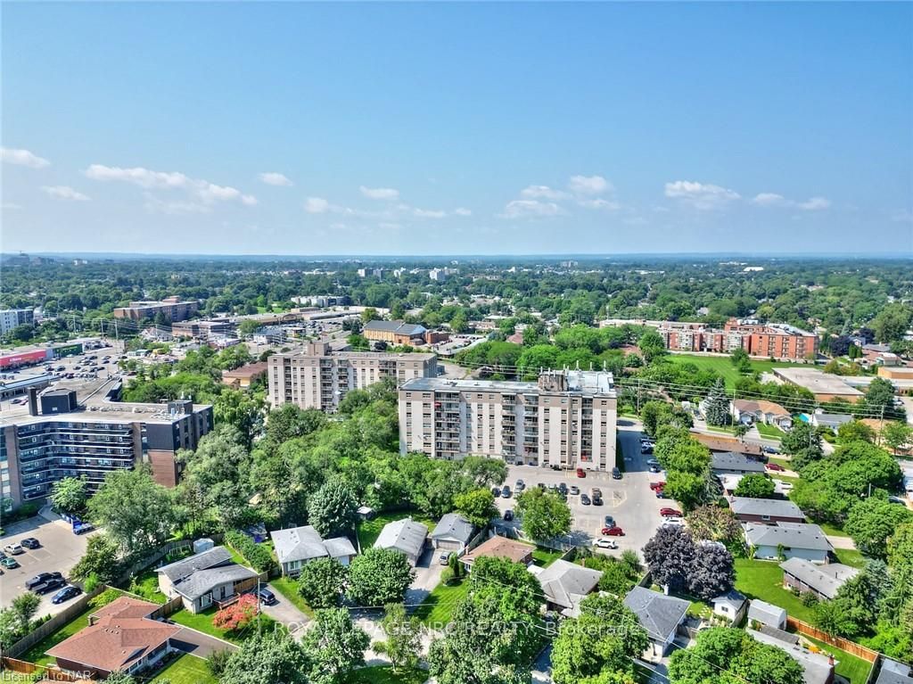 Photo 38 of 15 Highcourt Crescent, St. Catharines, Vine/Linwell — HOMEH