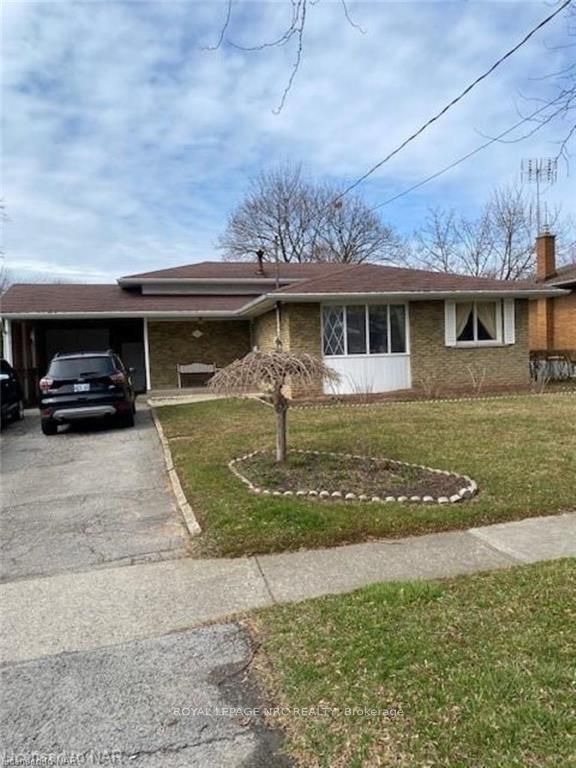 Photo 3 of 711 Niagara Street, St. Catharines, Vine/Linwell — HOMEH