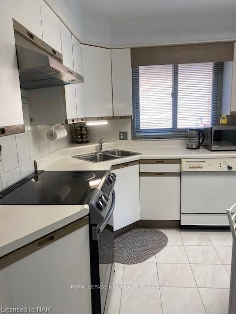 Photo 9 of 711 Niagara Street, St. Catharines, Vine/Linwell — HOMEH