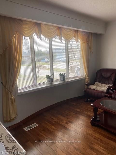 Photo 12 of 711 Niagara Street, St. Catharines, Vine/Linwell — HOMEH