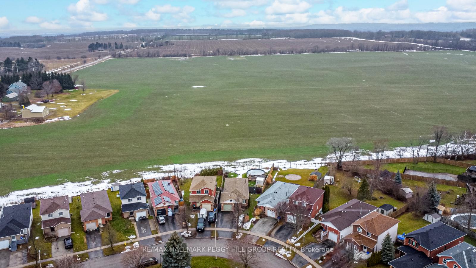 Photo 2 of 58 Laidlaw Drive, Barrie, West Bayfield — HOMEH