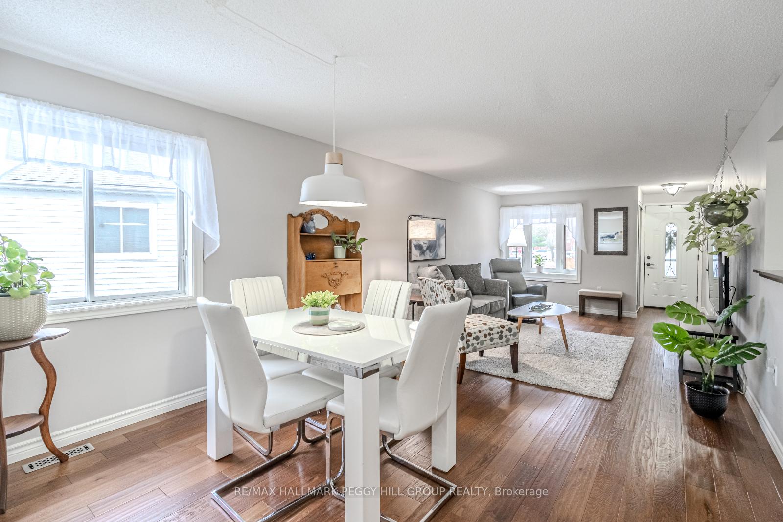 Photo 4 of 58 Laidlaw Drive, Barrie, West Bayfield — HOMEH