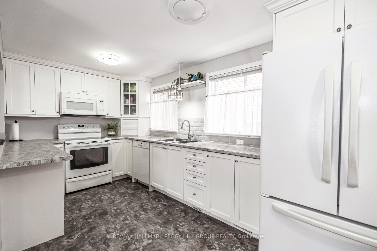Photo 6 of 58 Laidlaw Drive, Barrie, West Bayfield — HOMEH