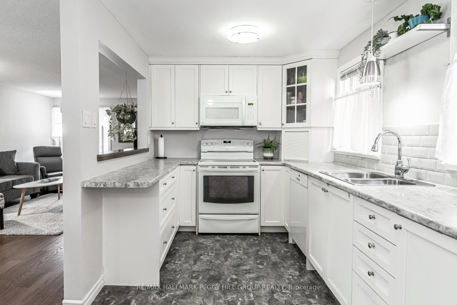 Photo 7 of 58 Laidlaw Drive, Barrie, West Bayfield — HOMEH