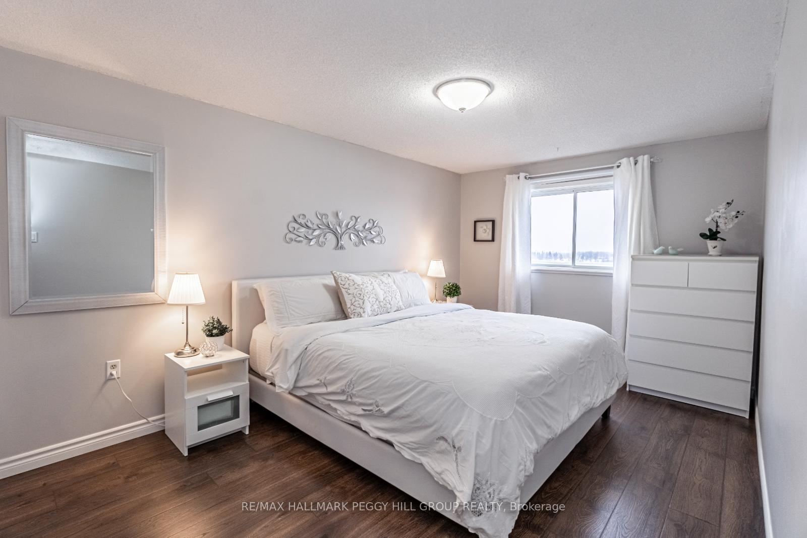 Photo 8 of 58 Laidlaw Drive, Barrie, West Bayfield — HOMEH
