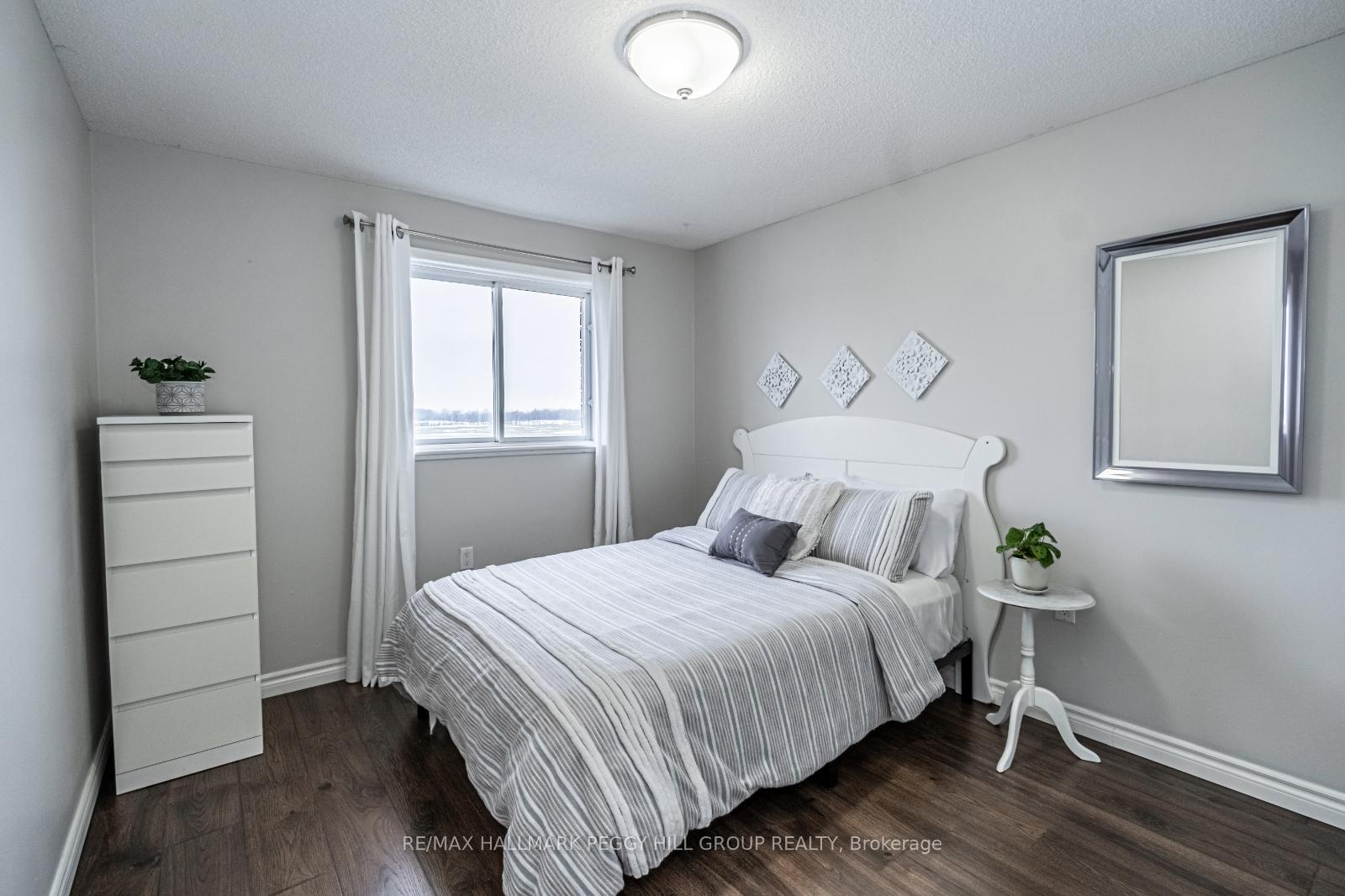 Photo 9 of 58 Laidlaw Drive, Barrie, West Bayfield — HOMEH