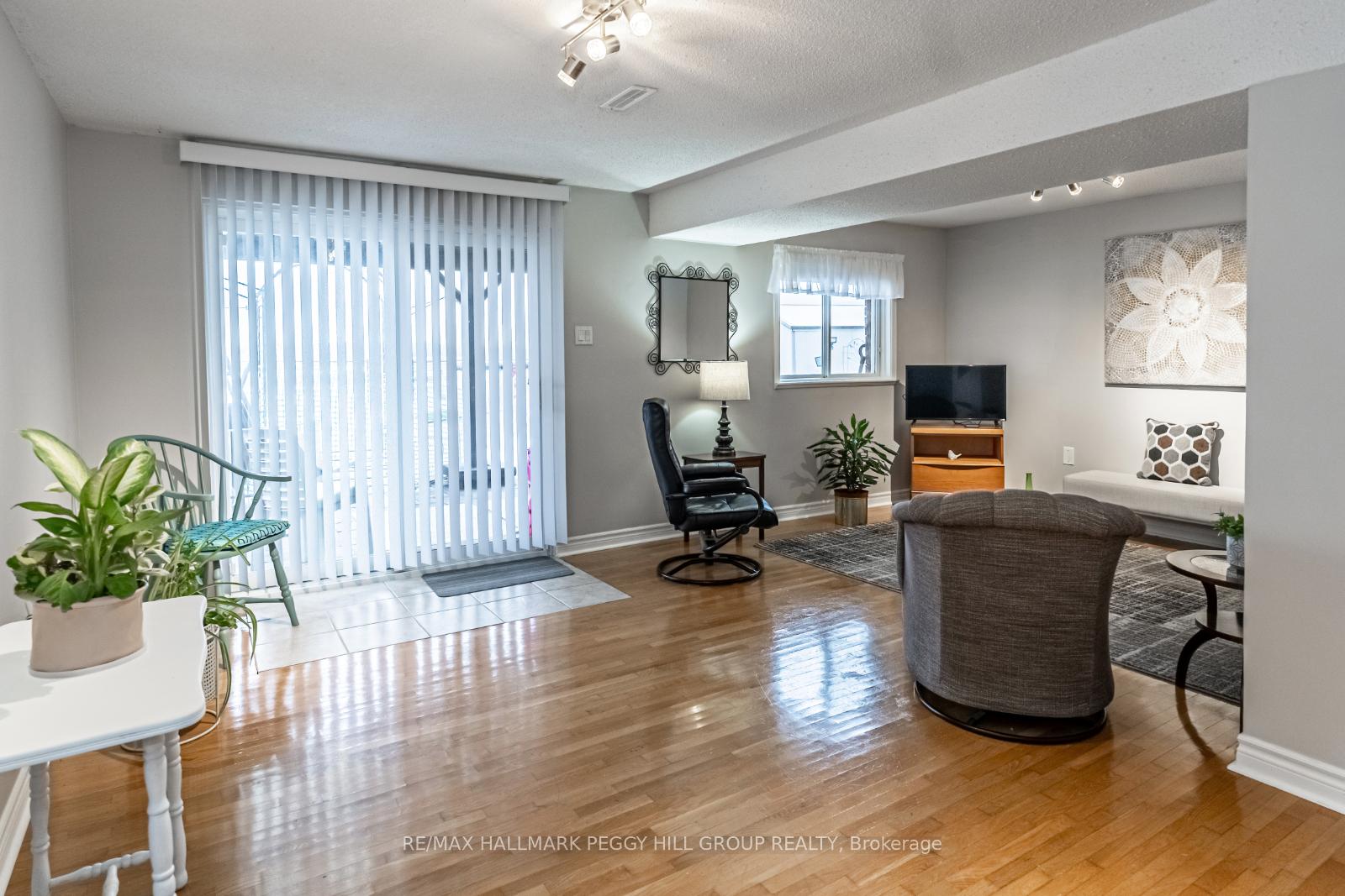 Photo 12 of 58 Laidlaw Drive, Barrie, West Bayfield — HOMEH