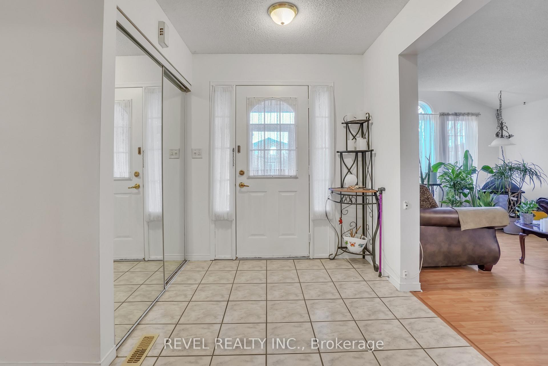 Photo 3 of 1 Farmstead Crescent, Barrie, Holly — HOMEH