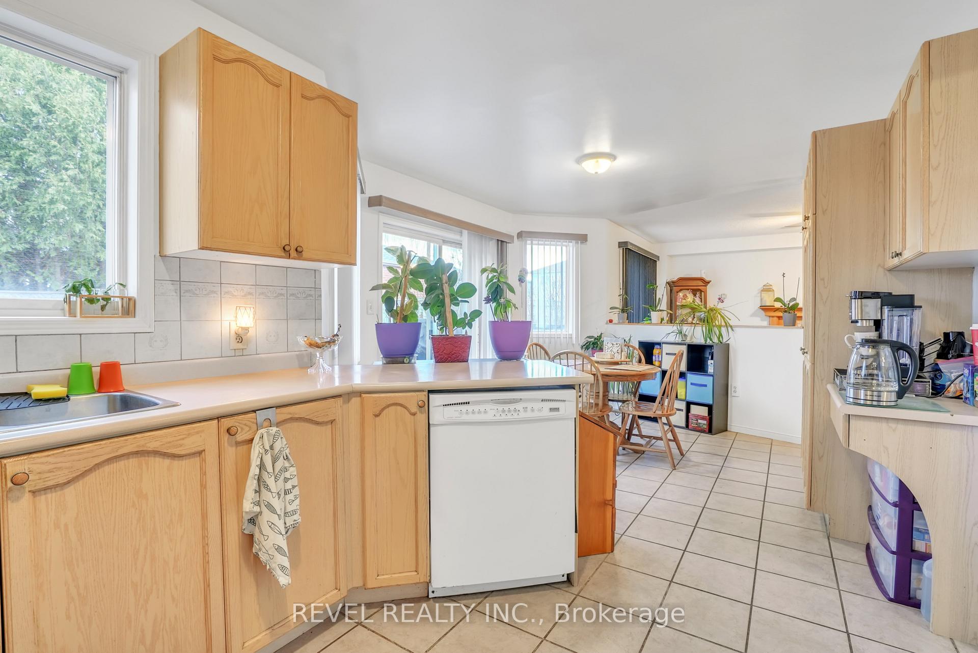 Photo 10 of 1 Farmstead Crescent, Barrie, Holly — HOMEH