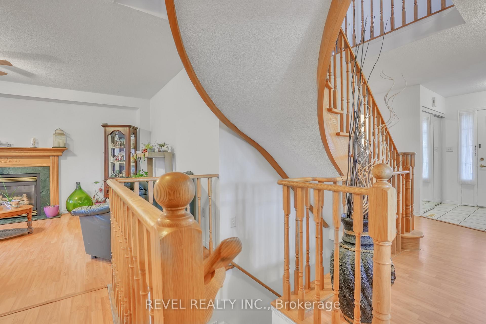 Photo 15 of 1 Farmstead Crescent, Barrie, Holly — HOMEH