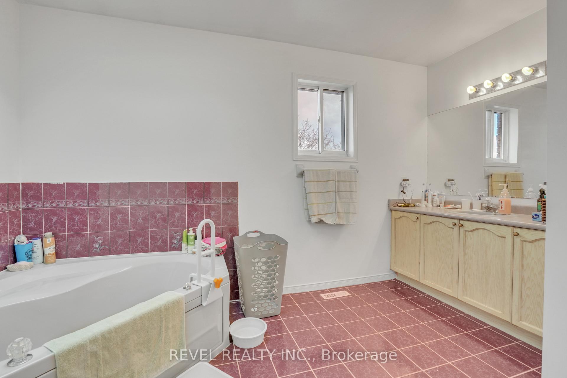 Photo 21 of 1 Farmstead Crescent, Barrie, Holly — HOMEH