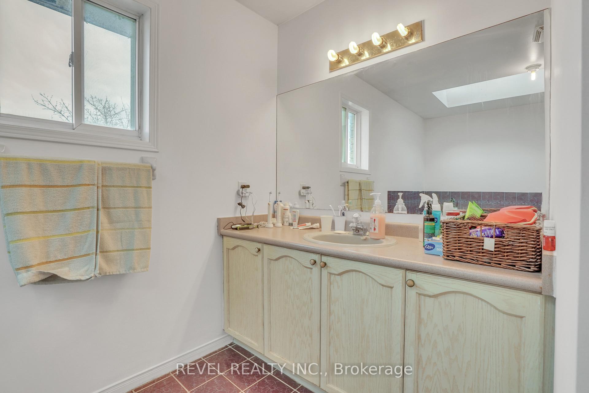 Photo 23 of 1 Farmstead Crescent, Barrie, Holly — HOMEH