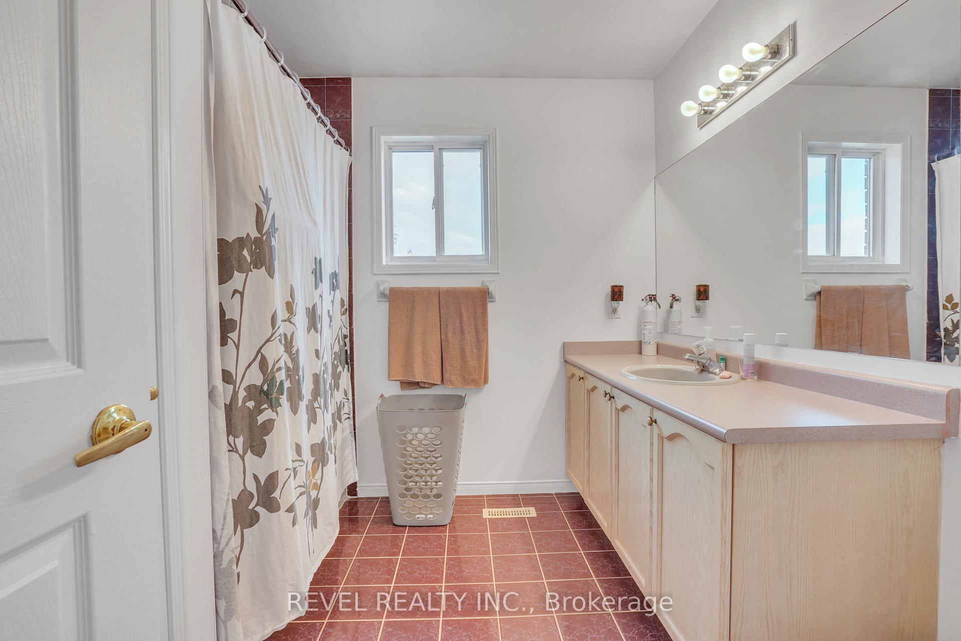 Photo 28 of 1 Farmstead Crescent, Barrie, Holly — HOMEH
