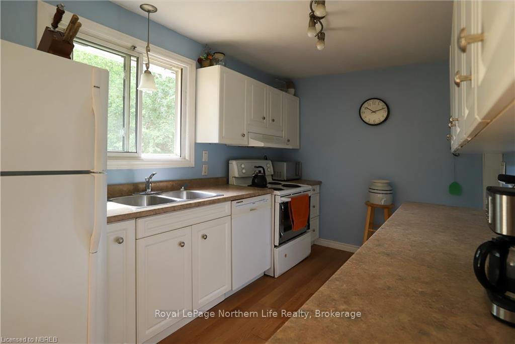 Photo 3 of 5 Birch Crescent, Temagami — HOMEH
