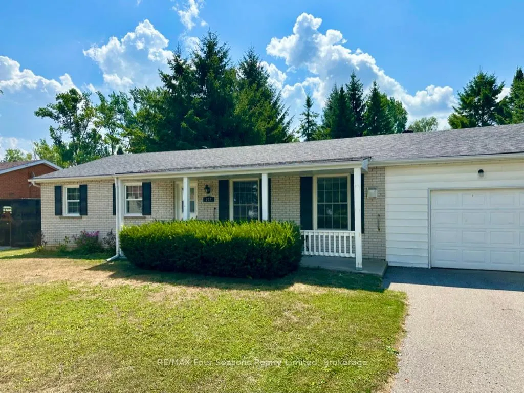Photo 3 of 207 Christopher Street, Clearview, Stayner — HOMEH