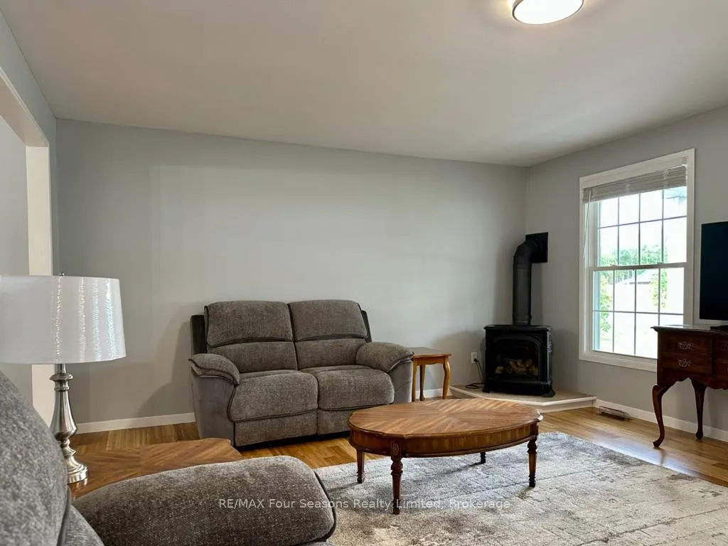Photo 5 of 207 Christopher Street, Clearview, Stayner — HOMEH