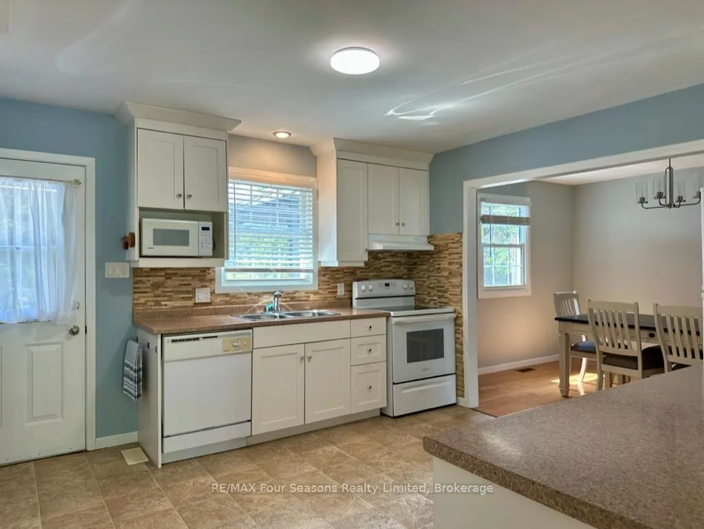 Photo 6 of 207 Christopher Street, Clearview, Stayner — HOMEH