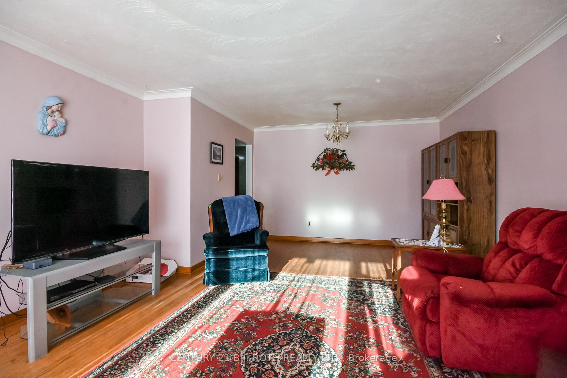 Photo 5 of 210 Grove Street E, Barrie, Wellington — HOMEH