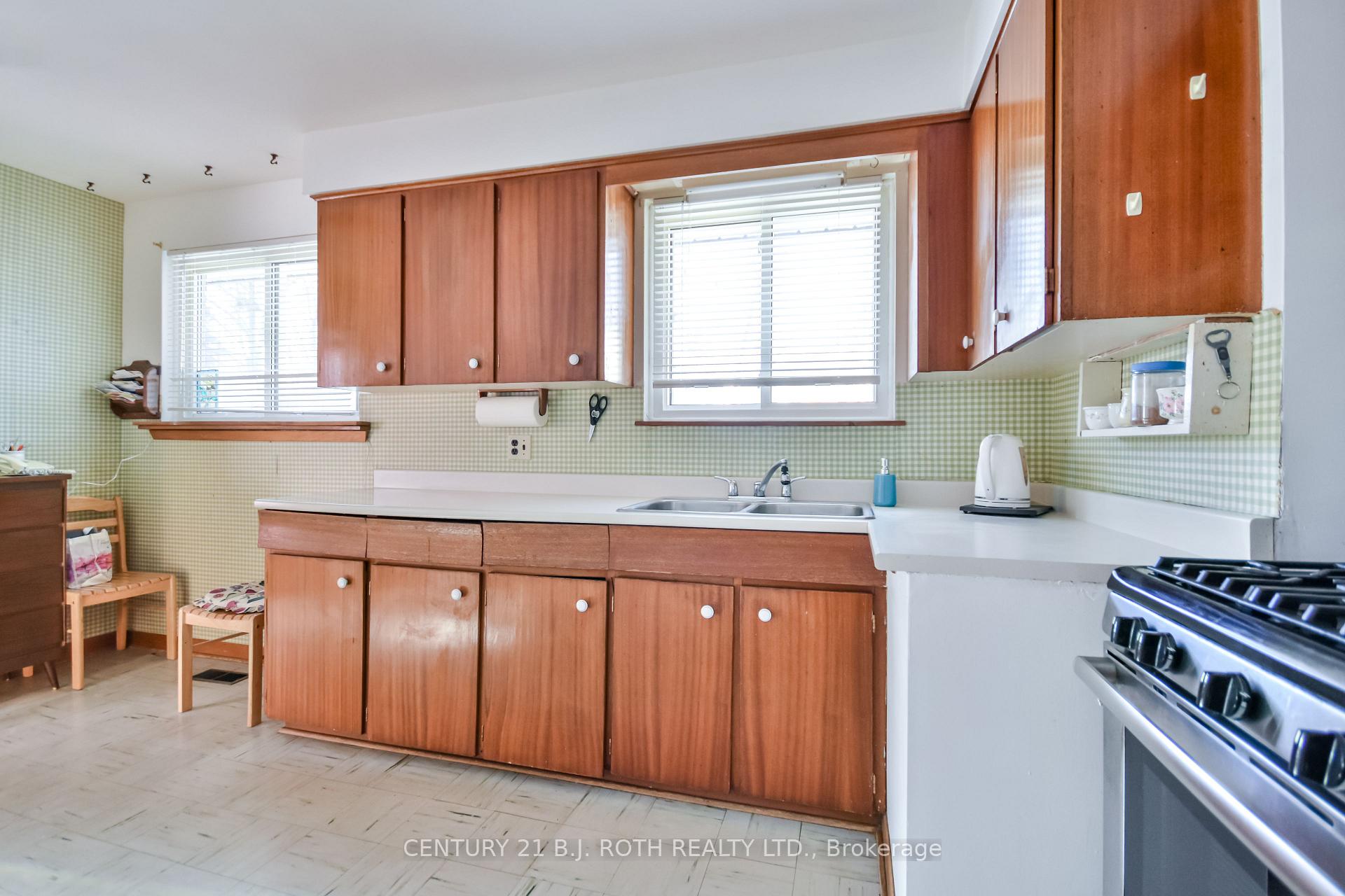 Photo 6 of 210 Grove Street E, Barrie, Wellington — HOMEH