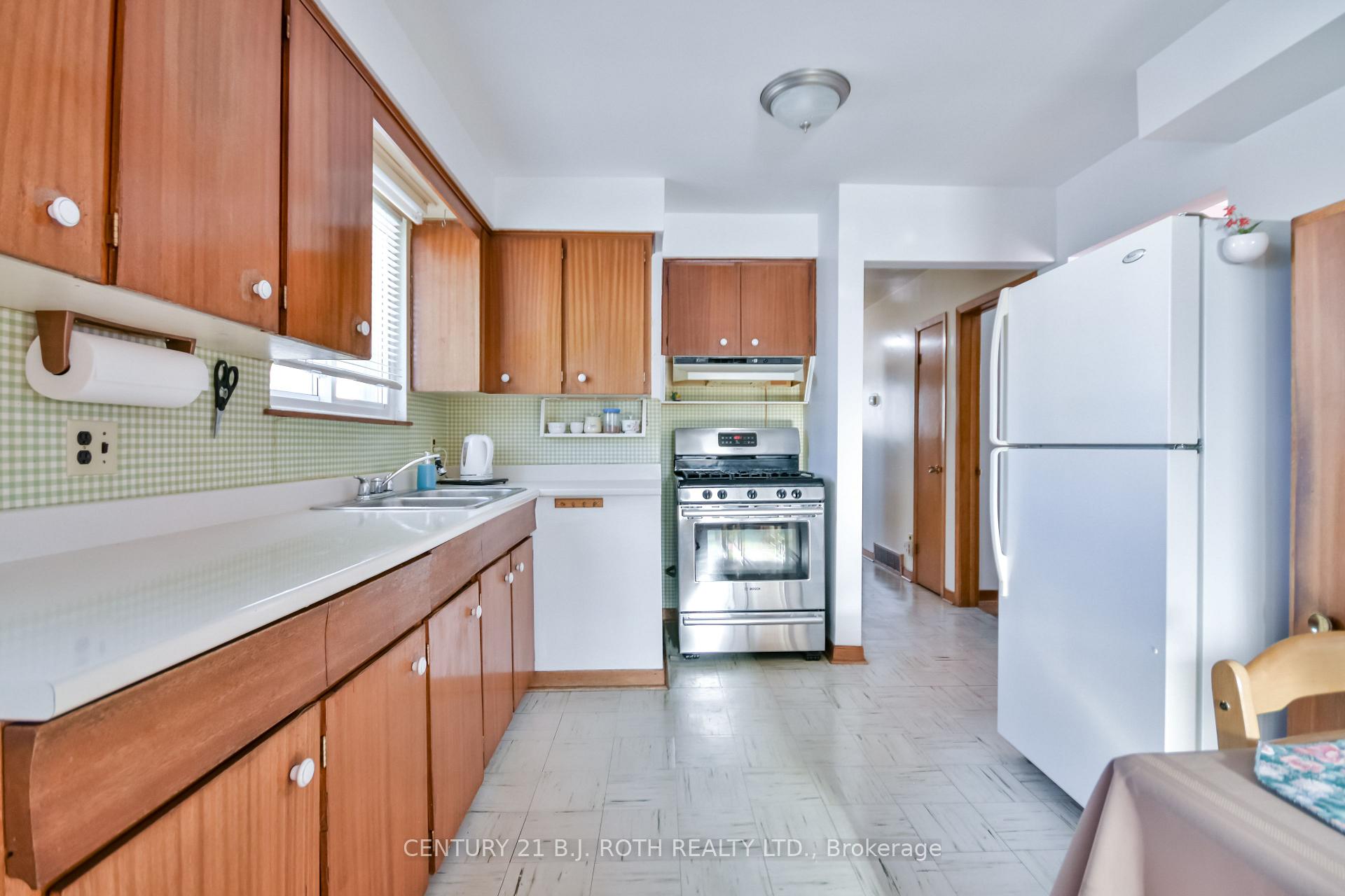 Photo 7 of 210 Grove Street E, Barrie, Wellington — HOMEH