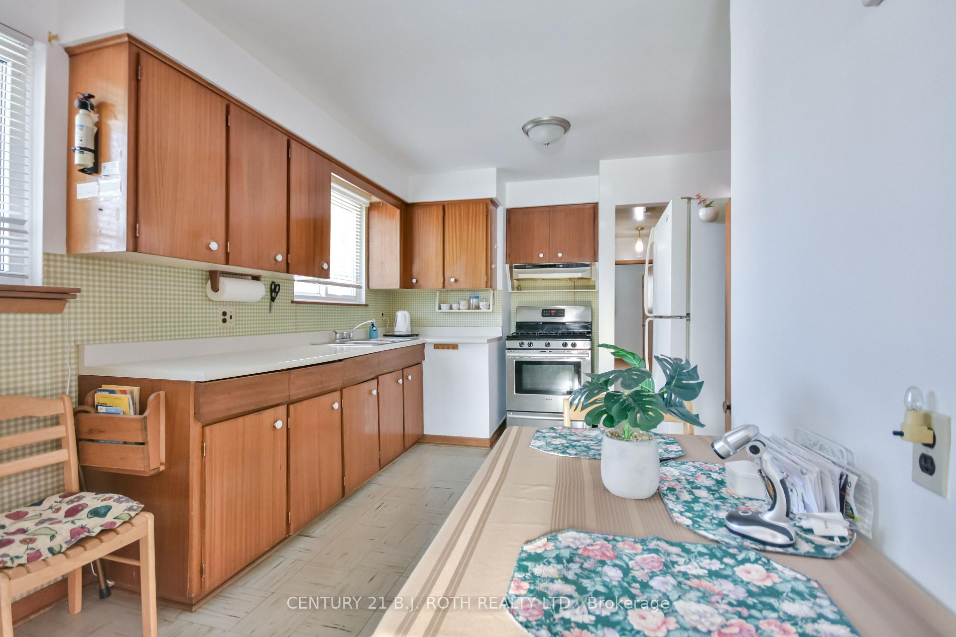 Photo 8 of 210 Grove Street E, Barrie, Wellington — HOMEH