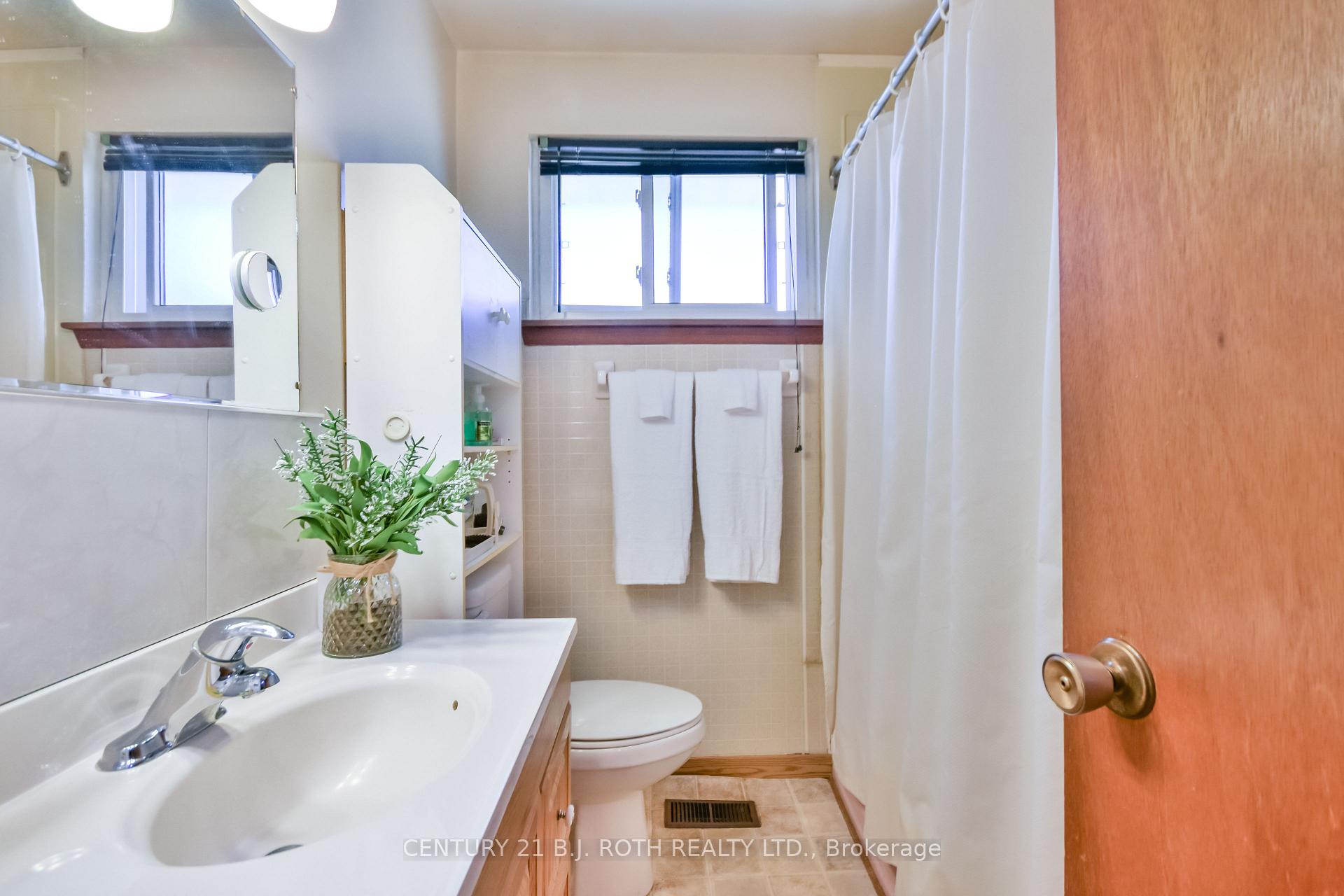 Photo 9 of 210 Grove Street E, Barrie, Wellington — HOMEH