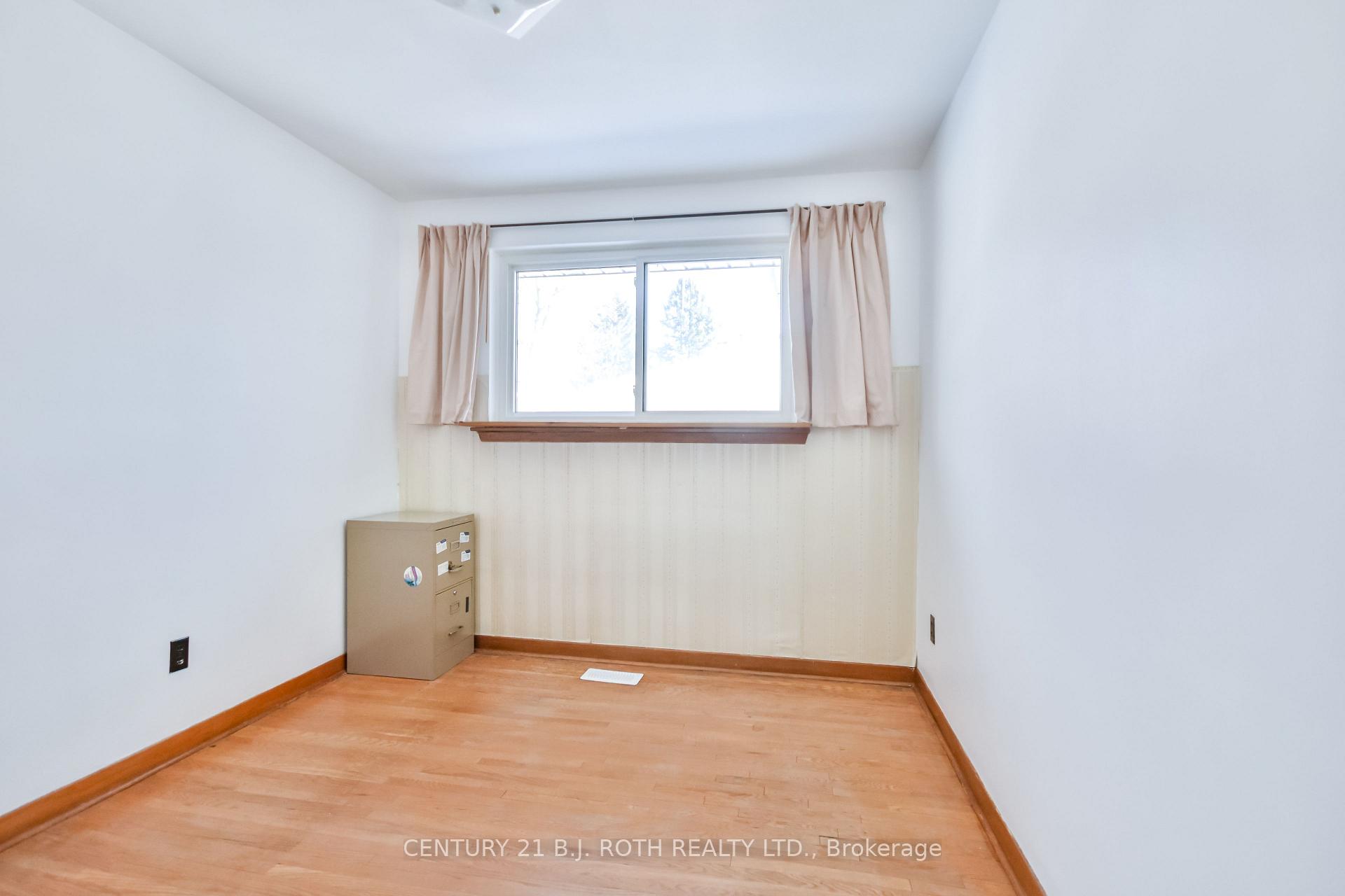 Photo 13 of 210 Grove Street E, Barrie, Wellington — HOMEH
