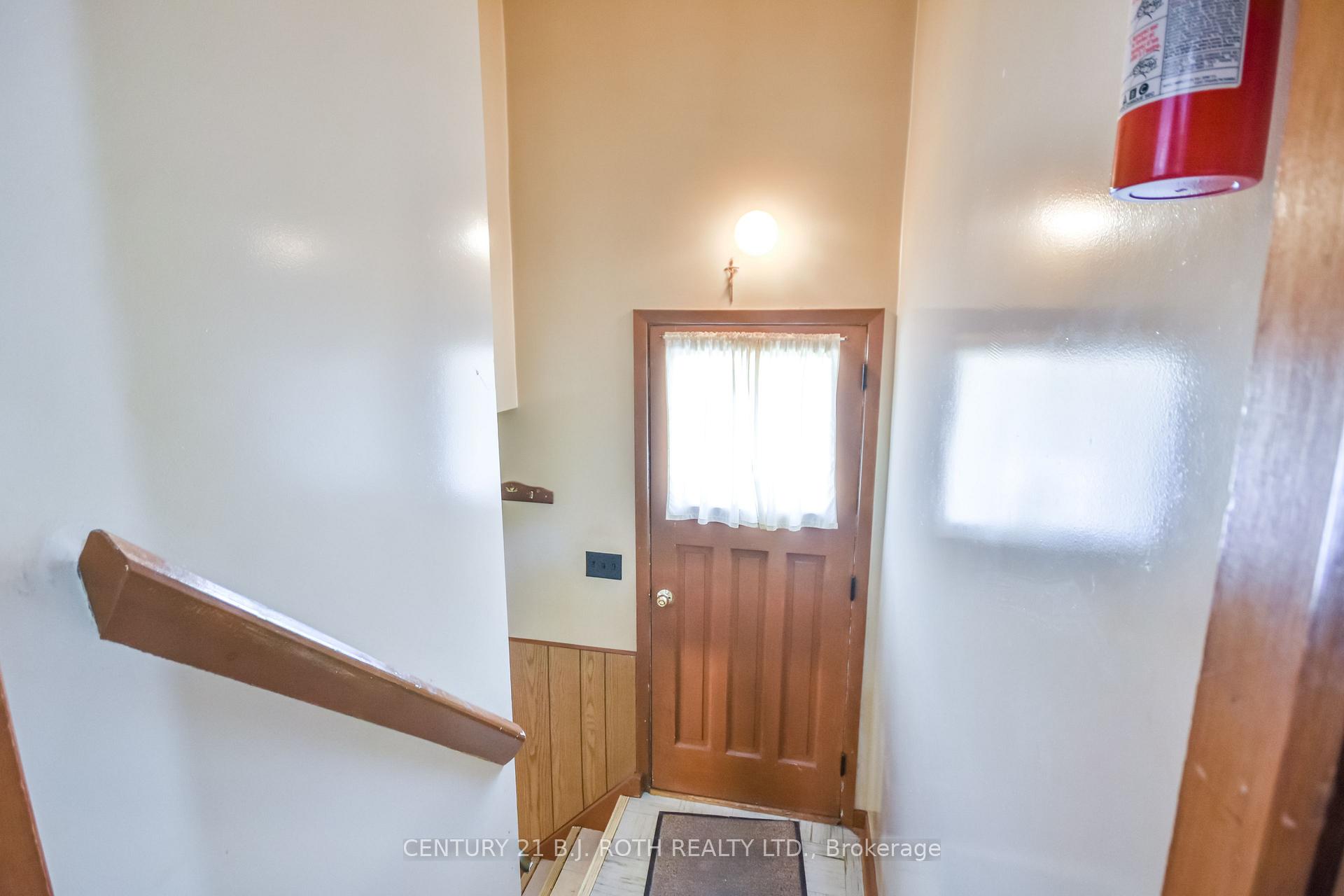 Photo 16 of 210 Grove Street E, Barrie, Wellington — HOMEH
