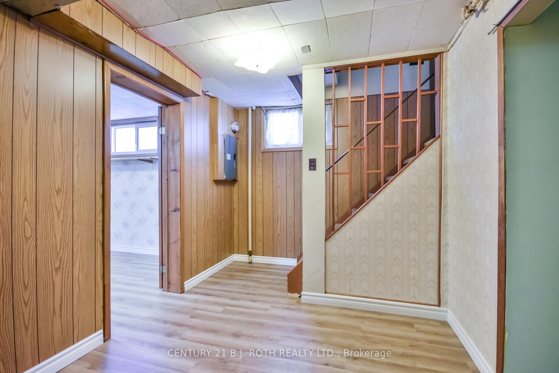 Photo 17 of 210 Grove Street E, Barrie, Wellington — HOMEH