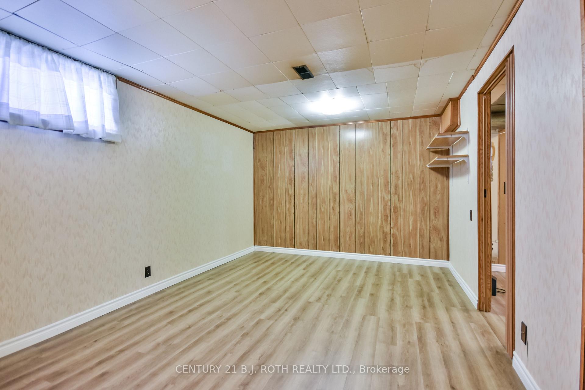 Photo 20 of 210 Grove Street E, Barrie, Wellington — HOMEH