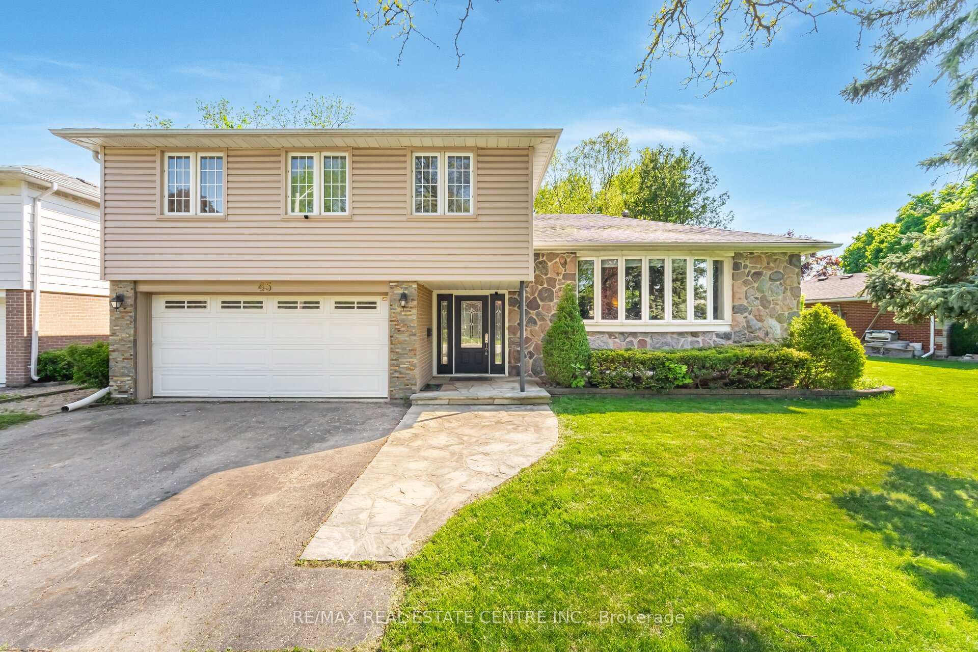 Front of 45 Core Crescent