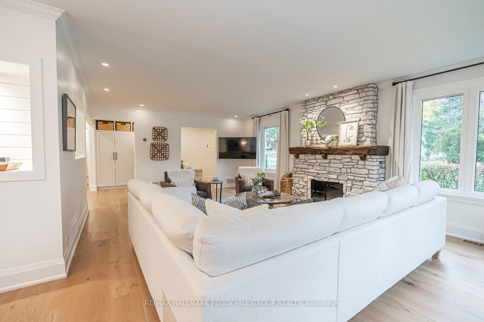 Photo 10 of 68 Dundonald Street, Barrie, Codrington — HOMEH