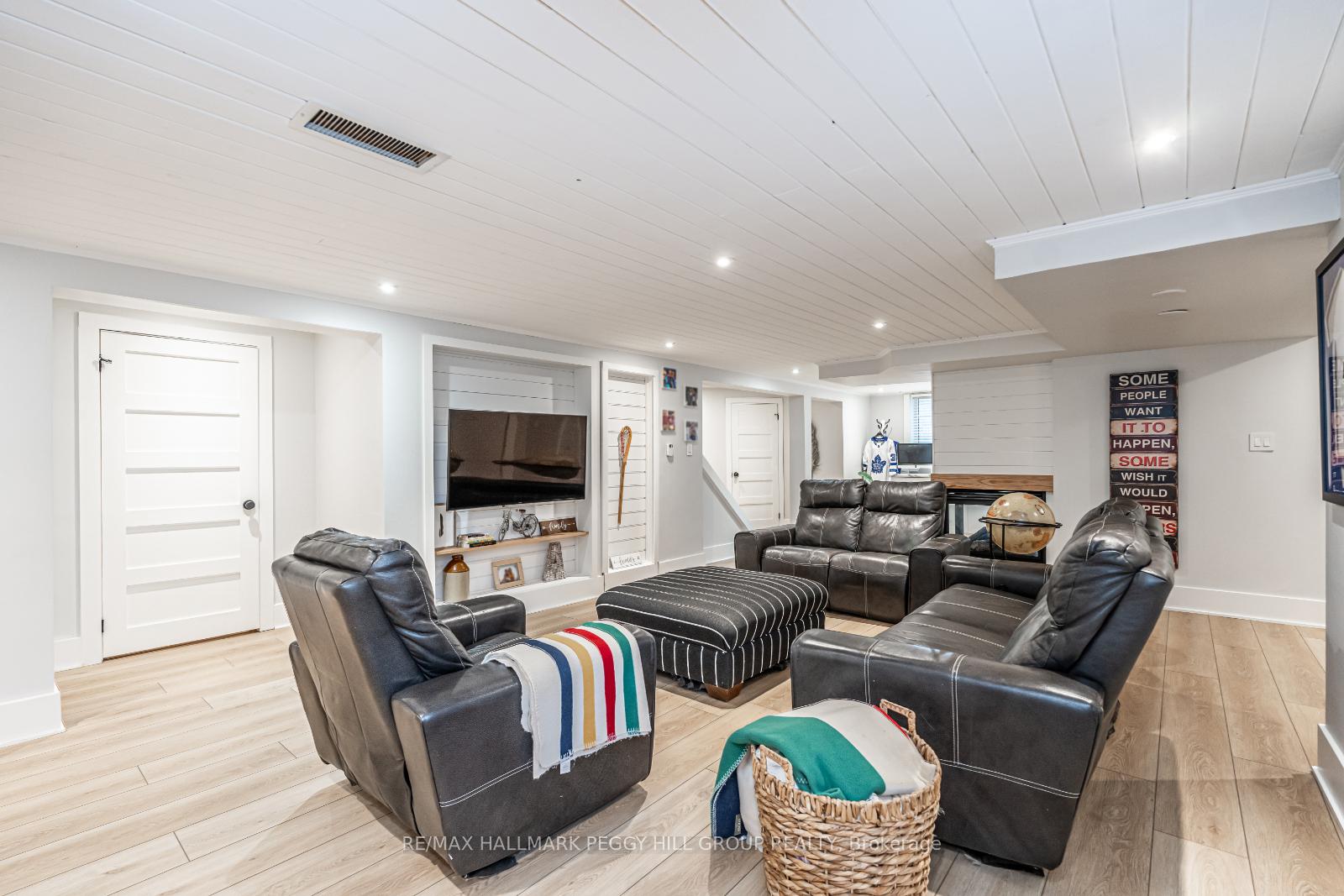 Photo 18 of 68 Dundonald Street, Barrie, Codrington — HOMEH