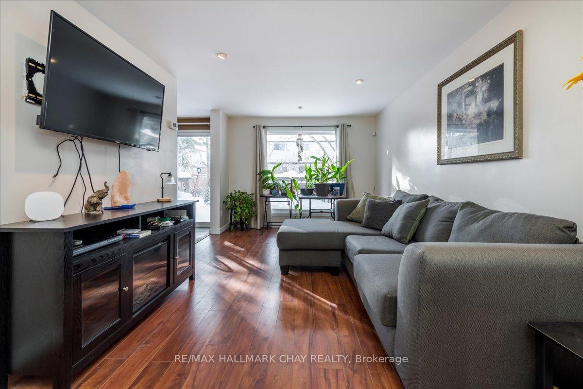 Photo 3 of 59 Robin Court, Barrie, Cundles East — HOMEH