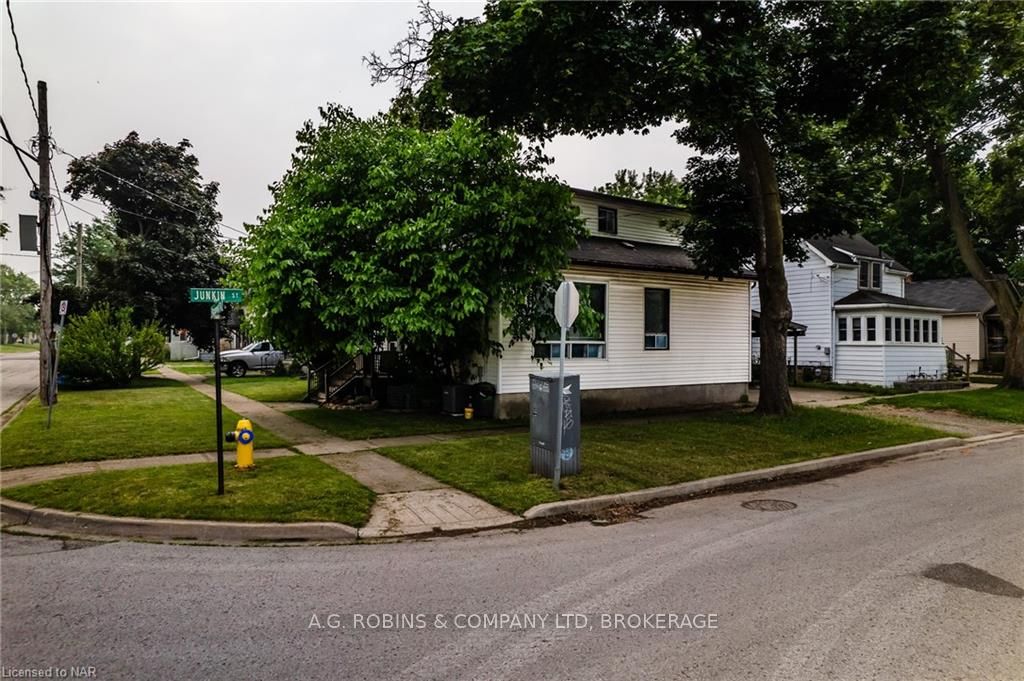 Photo 3 of 27 Fitzgerald Street, St. Catharines, Downtown — HOMEH