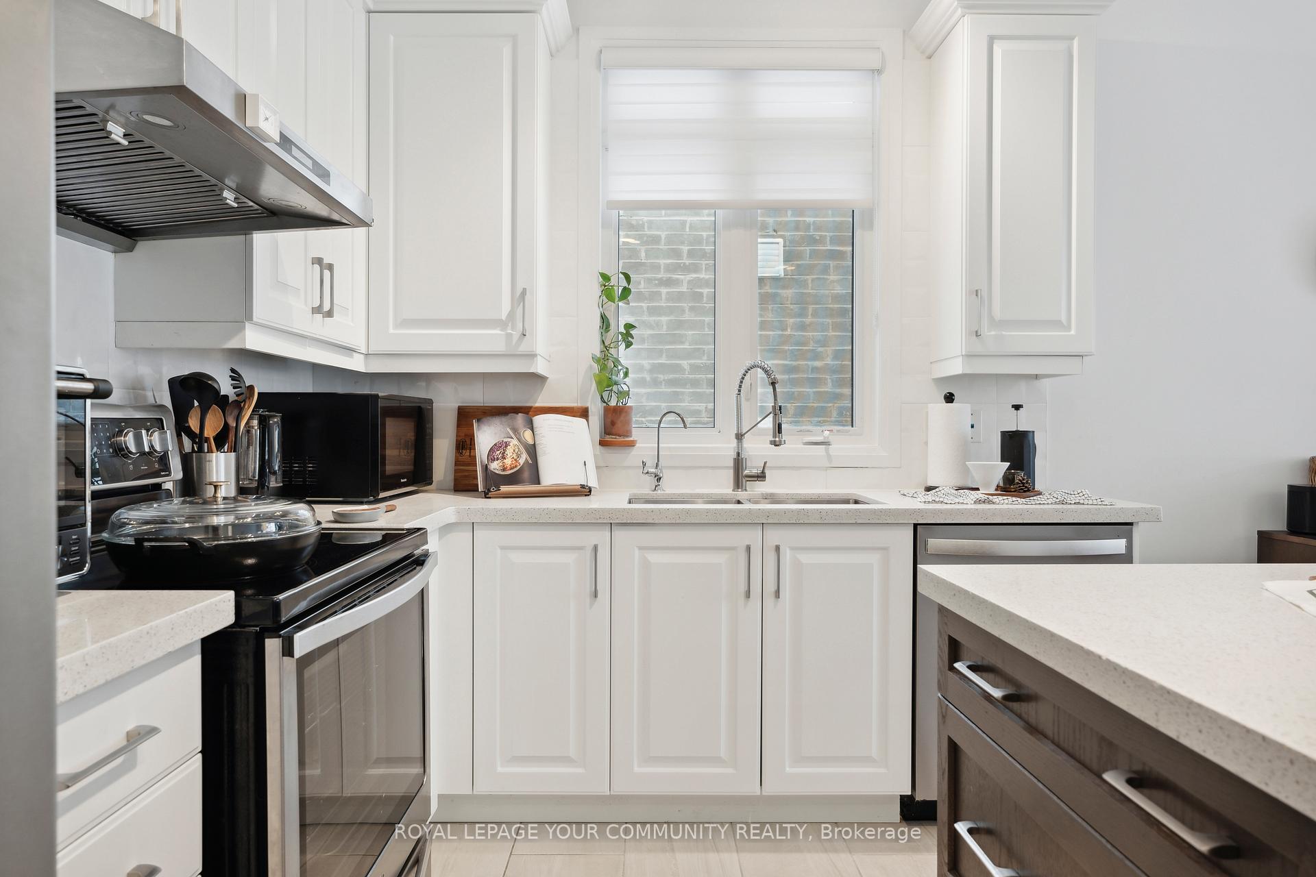 Photo 12 of 33 Mabern Street, Barrie, Rural Barrie Southwest — HOMEH