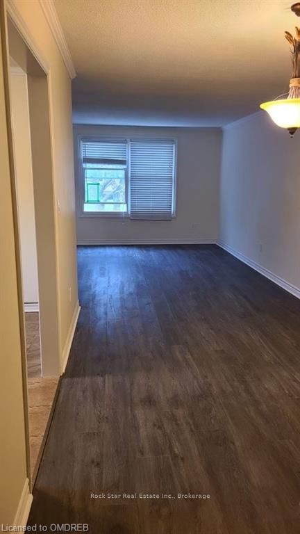 Photo 8 of 102 Elma Street, St. Catharines, Lakeport — HOMEH