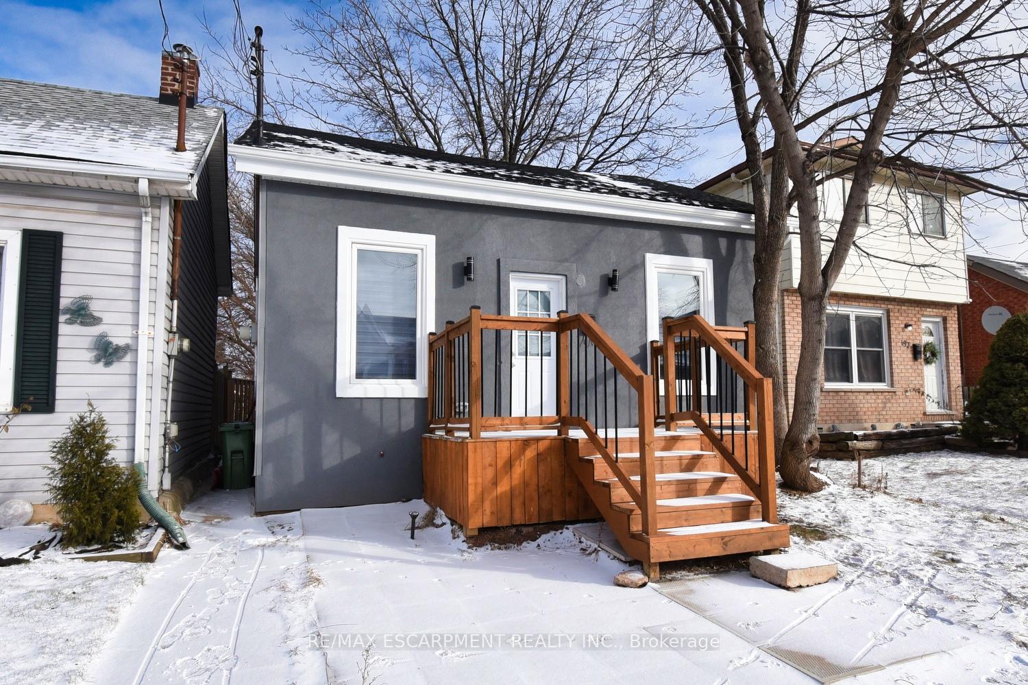 Front of 195 Picton Street E