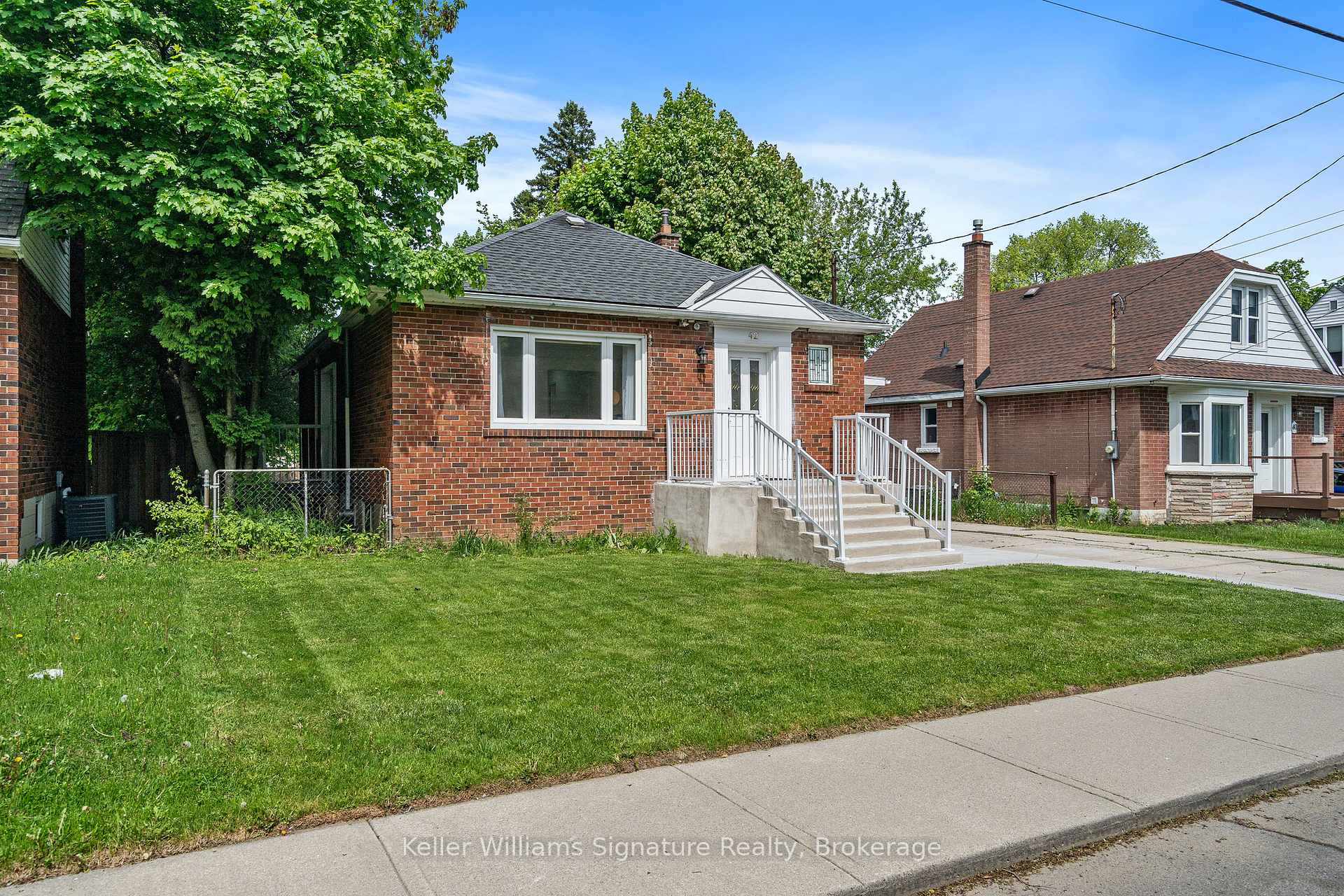 Photo 2 of 42 West 4th Street, Hamilton, Bonnington — HOMEH