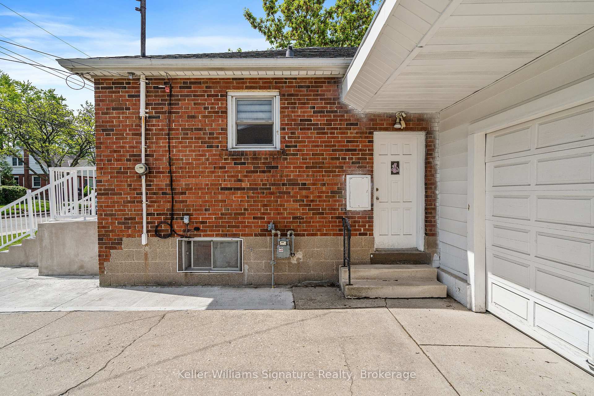Photo 4 of 42 West 4th Street, Hamilton, Bonnington — HOMEH