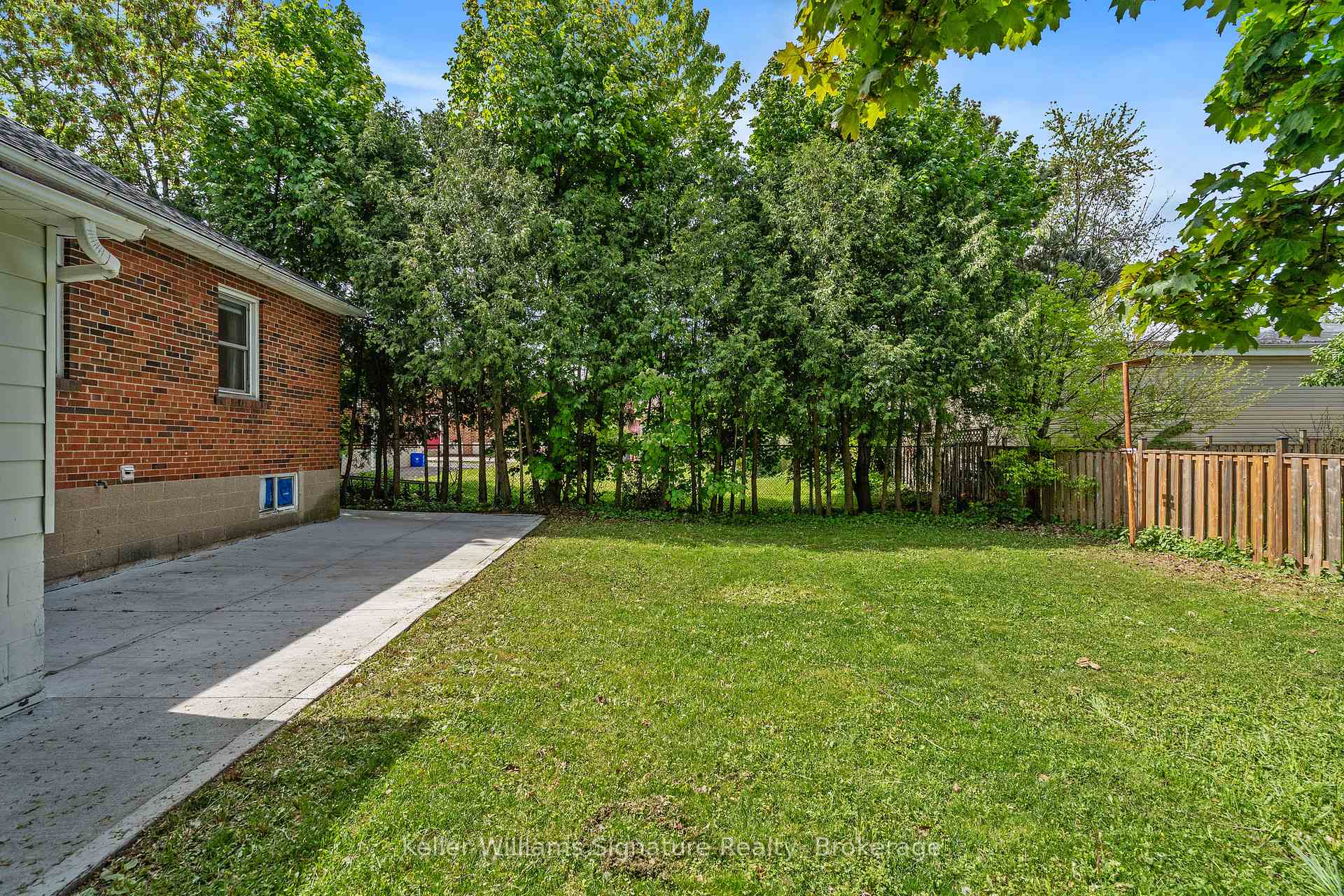 Photo 36 of 42 West 4th Street, Hamilton, Bonnington — HOMEH