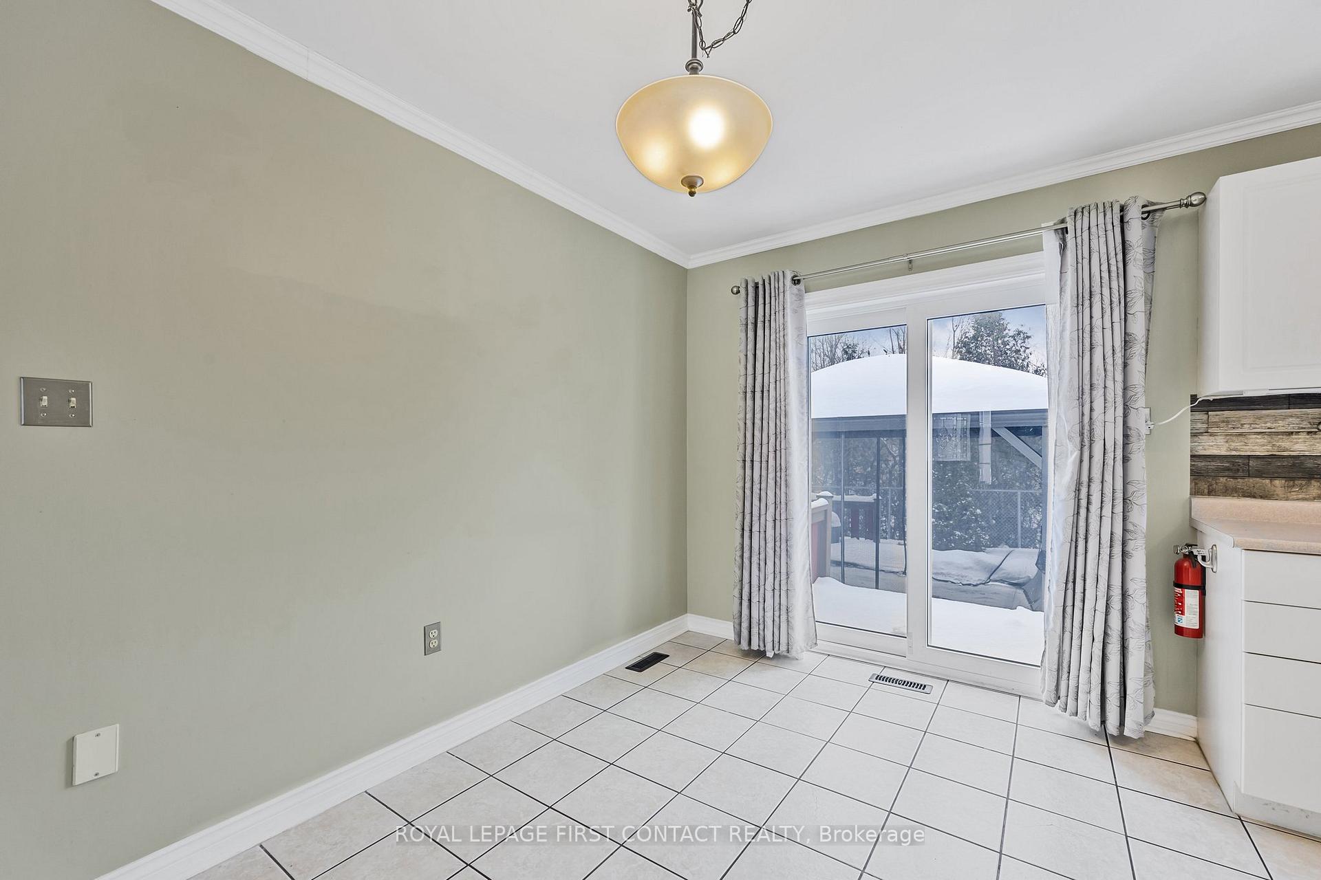 Photo 8 of 35 Bayshore Boulevard, Barrie, Bayshore — HOMEH
