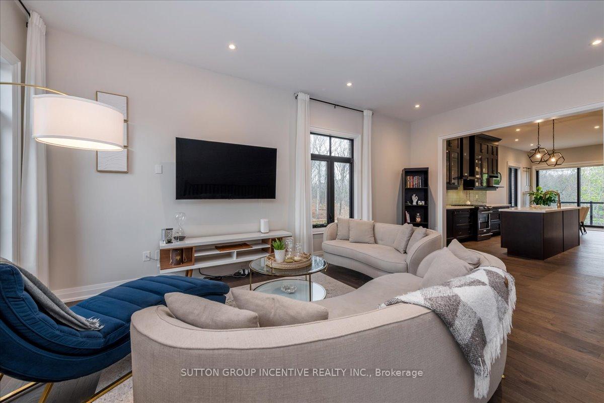 Photo 4 of 71 Muirfield Drive, Barrie, Ardagh — HOMEH